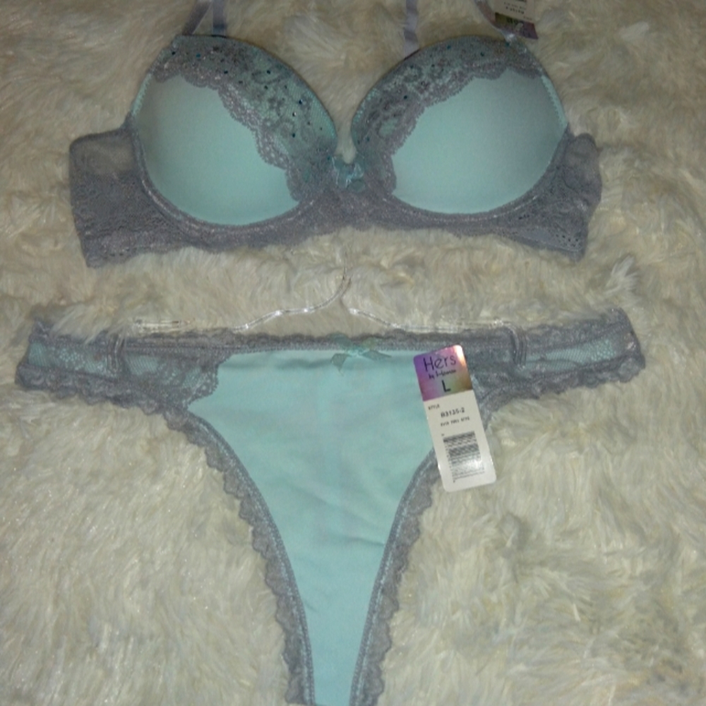 LINGERIE.